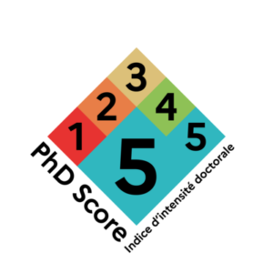Logo du PhDScore avec un score de 5 sur 5. En-dessous du logo est écrit "PhDScore Indice d'intensité doctorale"